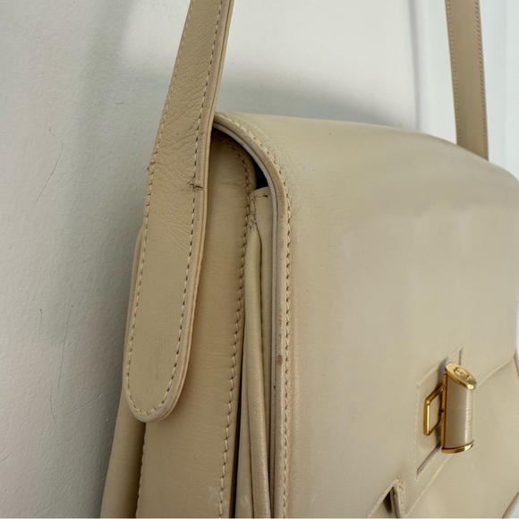Vintage Gucci cream beige leather shoulder bag with gold GG turnlock closure - Picture 6 of 16